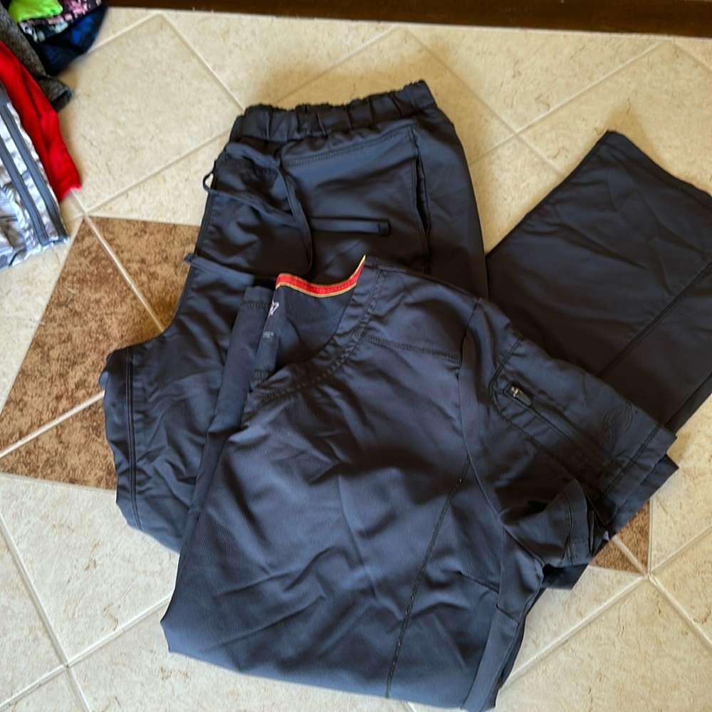 Women’s scrub set